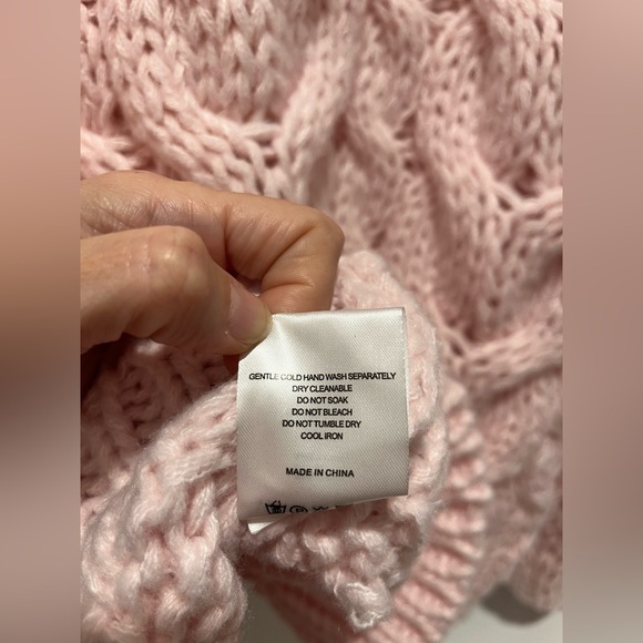 White Fox Boutique Real feelings oversized cable knit sweater baby pink S/M - Picture 10 of 10